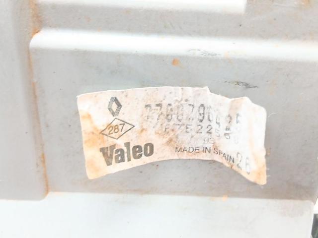 7700796425 RENAULT Faro izquierdo  en stock Gandía