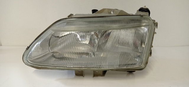 RENAULT 7700820118 Faro izquierdo  en stock Salamanca