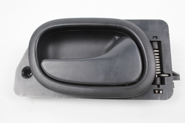 RENAULT 7700823285 Manija interior de puerta delantera derecha  en stock Terrassa
