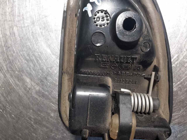 7700830078 RENAULT Manija interior de puerta delantera izquierda  disponible Ourense