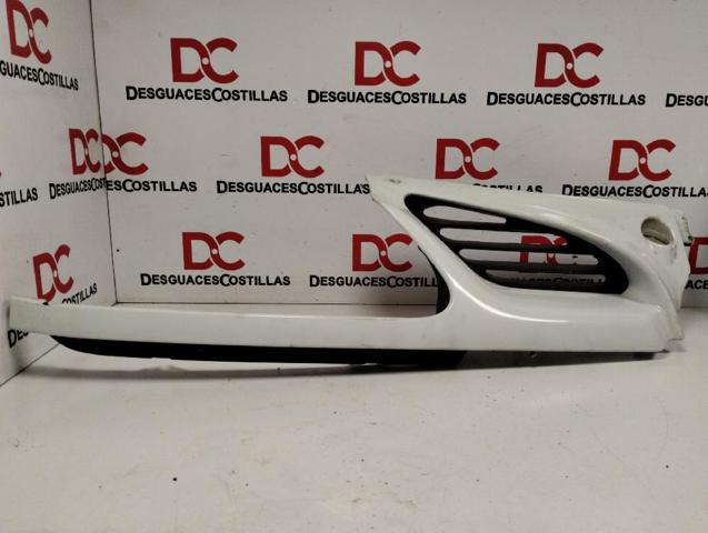 7700834201 RENAULT Rejilla derecha del radiador  disponible Vigo
