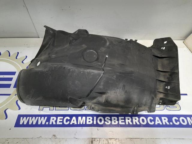 Guardabarros interior, aleta delantera, derecho delantero 7700838265 Renault (RVI)