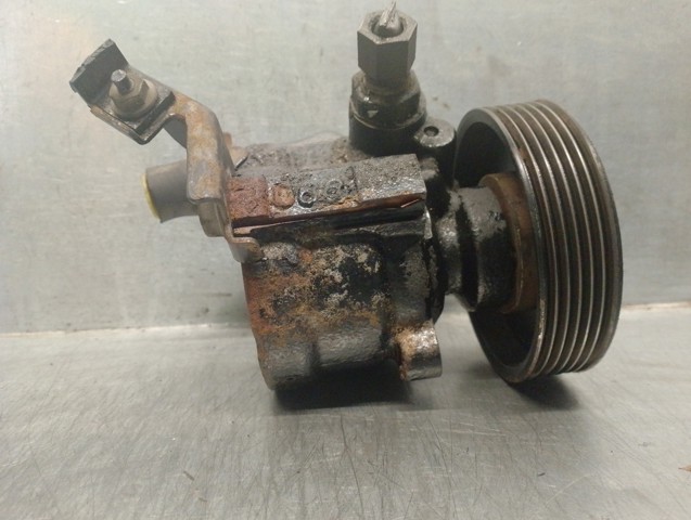 RENAULT 7700840105 Bomba de dirección comprar Barcelona