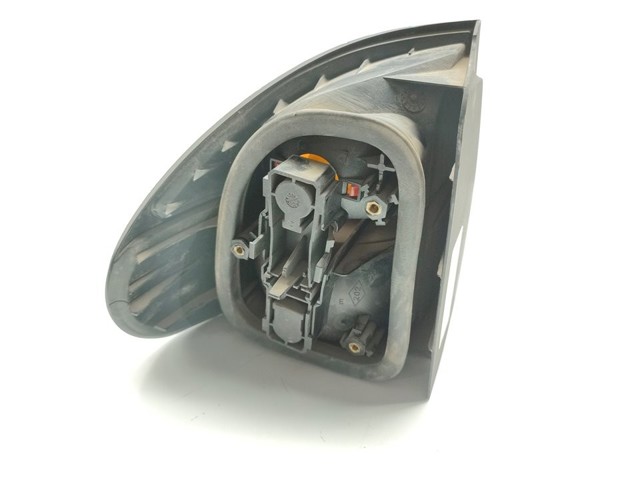 RENAULT 7701038274 Piloto trasero derecho comprar Barcelona
