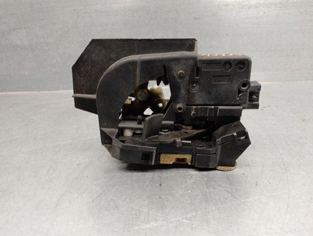 RENAULT 7701038438 Cerradura de la puerta trasera derecha  disponible España
