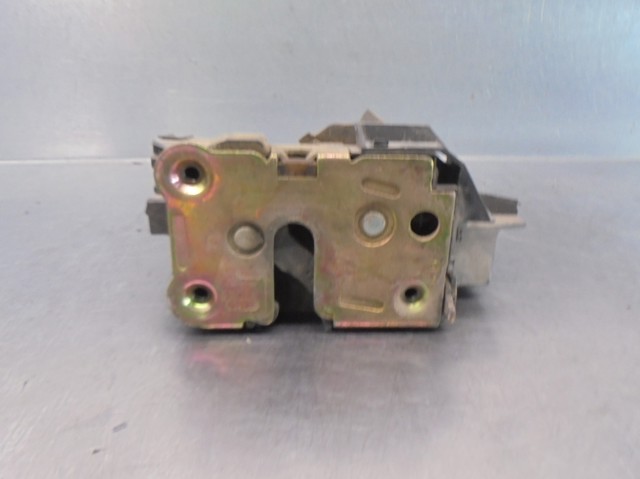 7701038438 RENAULT Cerradura de la puerta trasera derecha  en stock Gandía