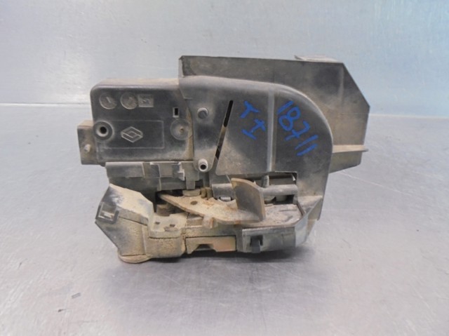 7701038438 RENAULT Cerradura de la puerta trasera derecha  en stock Huelva