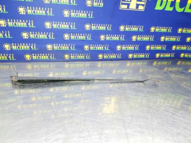 Brazo del limpiaparabrisas, delantero 7701042362 Renault (RVI)