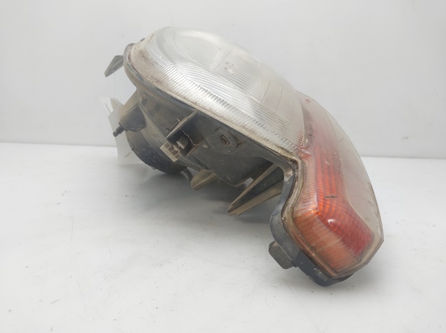 7701044038 Faro derecho  en stock Sabadell