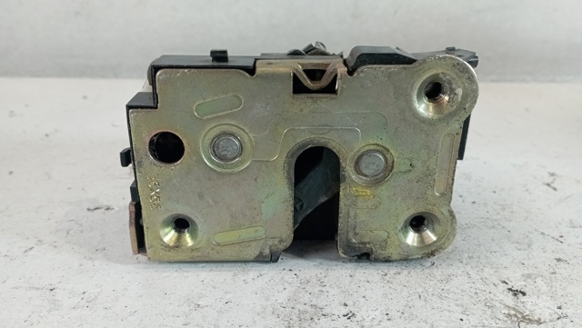 7701046800 RENAULT Cerradura de puerta delantera derecha  en stock Huelva