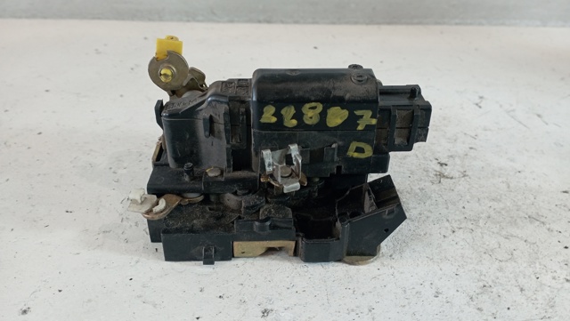 7701046800 Cerradura de puerta delantera derecha  en stock Sabadell