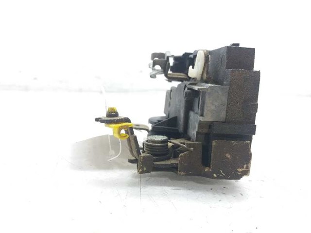 7701046800 RENAULT Cerradura de puerta delantera derecha  disponible Vigo