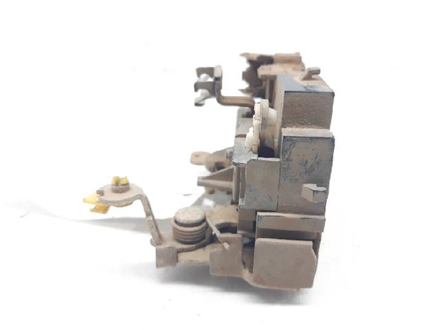 7701046800 RENAULT Cerradura de puerta delantera derecha  disponible Vigo