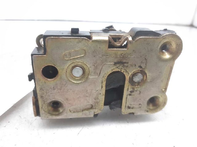 7701046800 RENAULT Cerradura de puerta delantera derecha  disponible Ourense
