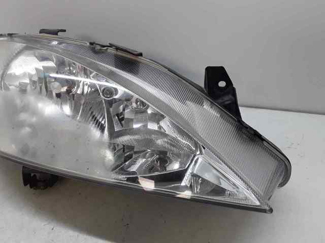 7701047180 Faro derecho  en stock Granada