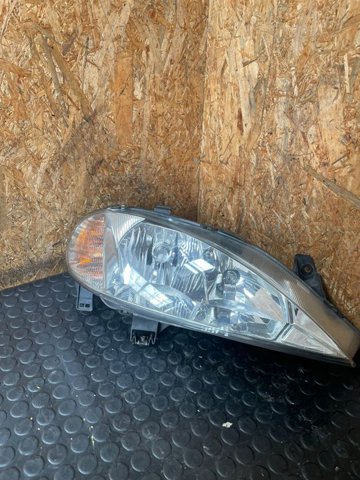 RENAULT 7701047180 Faro derecho  en stock Terrassa