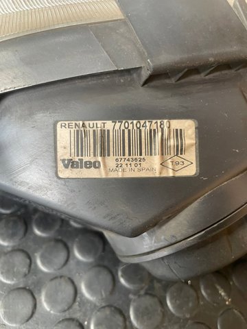 7701047180 RENAULT Faro derecho  en stock Gandía