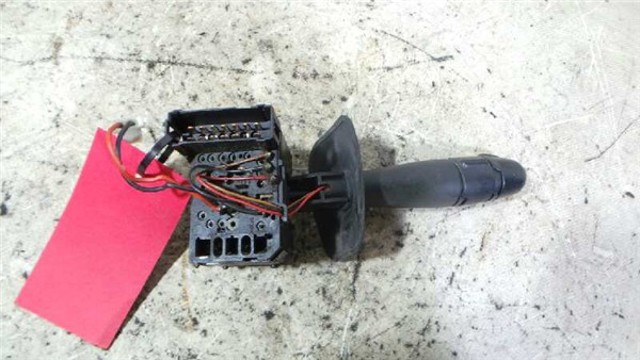 7701047261 RENAULT Conmutador izquierdo de la columna de dirección  en stock Huelva