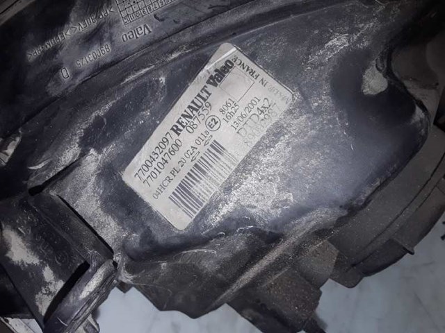 7701047600 Faro derecho  en stock Sabadell