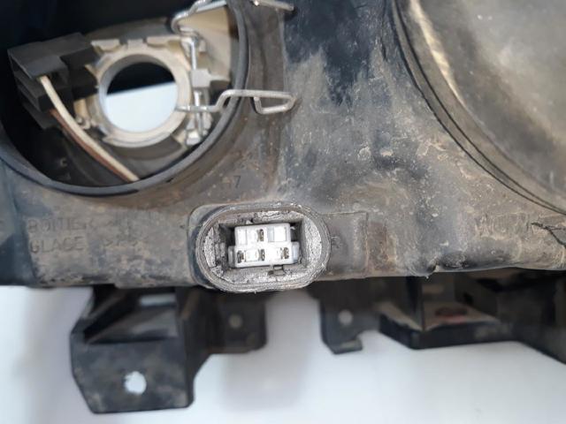 RENAULT 7701047881 Faro derecho  en stock Terrassa