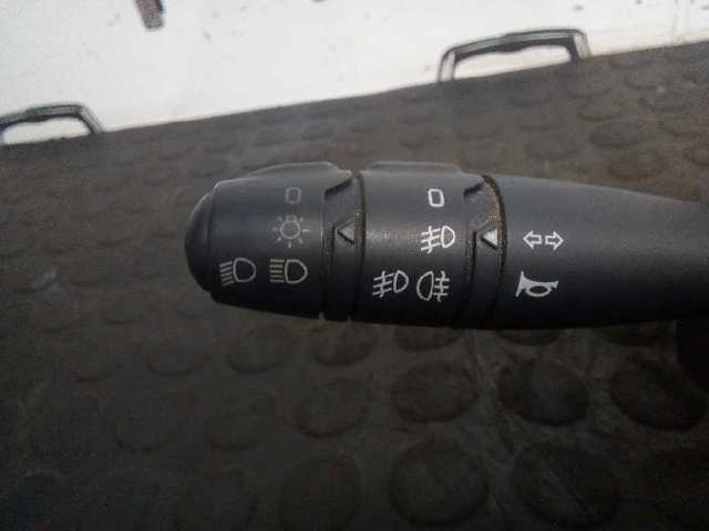 7701048908 RENAULT Conmutador izquierdo de la columna de dirección  en stock Córdoba
