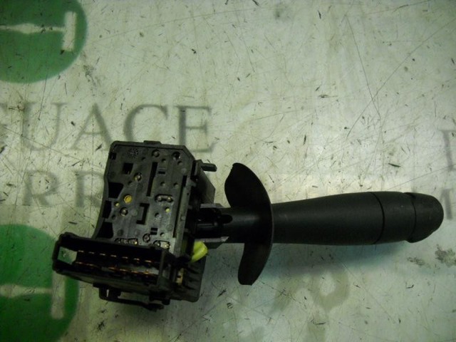 RENAULT 7701048915 Conmutador derecho de la columna de dirección  disponible Lugo