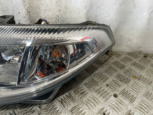 7701048927 Faro izquierdo  en stock Sabadell