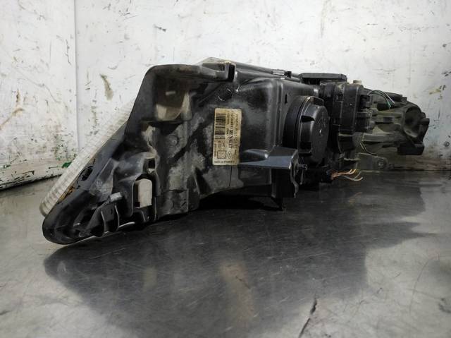 7701048931 RENAULT Faro derecho  comprar en Lleida