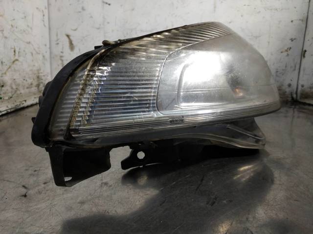 RENAULT 7701048931 Faro derecho comprar Barcelona