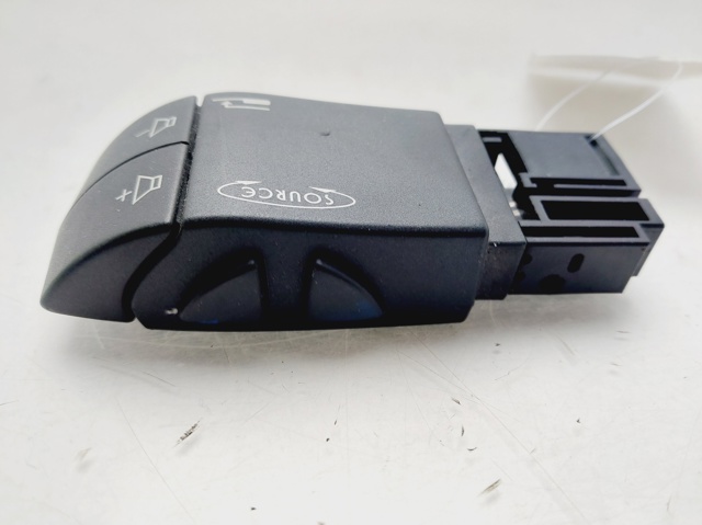 RENAULT 7701049643 Interruptor de la columna de dirección para control de audio  en stock Salamanca