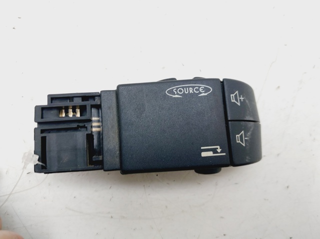 RENAULT 7701049643 Interruptor de la columna de dirección para control de audio  disponible España