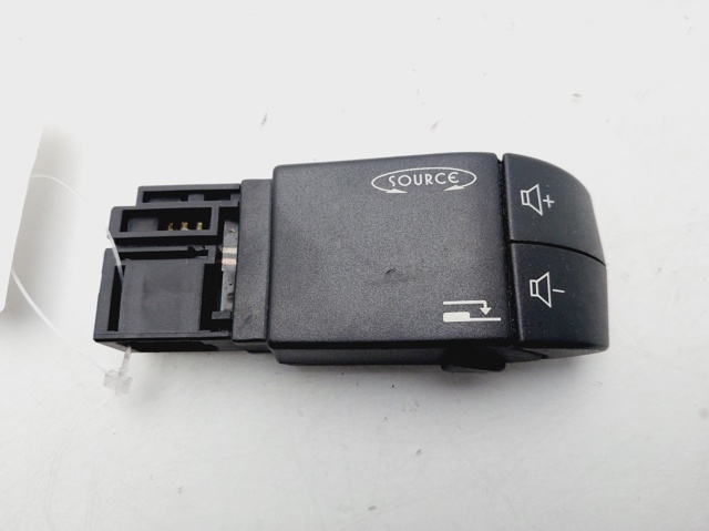 RENAULT 7701049643 Interruptor de la columna de dirección para control de audio  en stock Terrassa