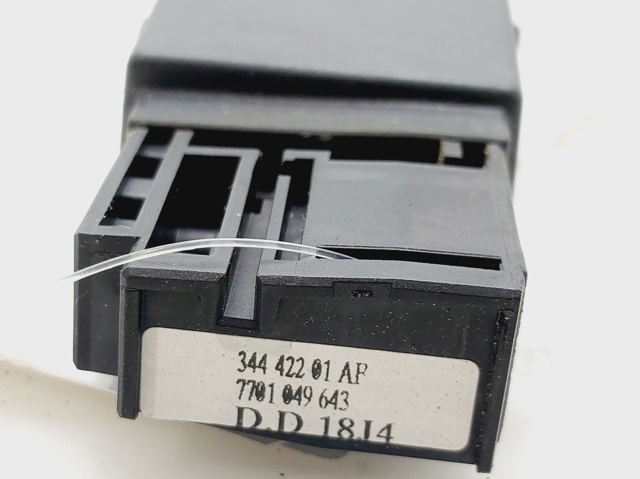 7701049643 RENAULT Interruptor de la columna de dirección para control de audio  en stock Huelva