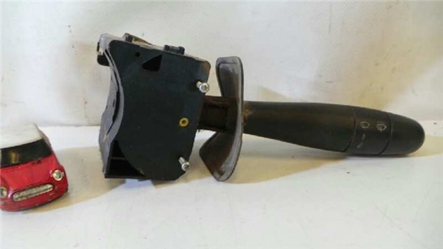 7701053055 RENAULT Conmutador derecho de la columna de dirección  disponible Alicante