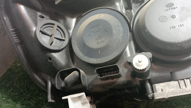 RENAULT 7701053979 Faro izquierdo  disponible España