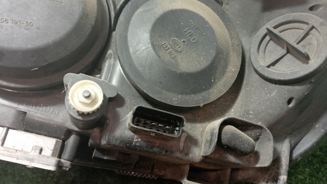 RENAULT 7701053980 Faro derecho comprar Pamplona
