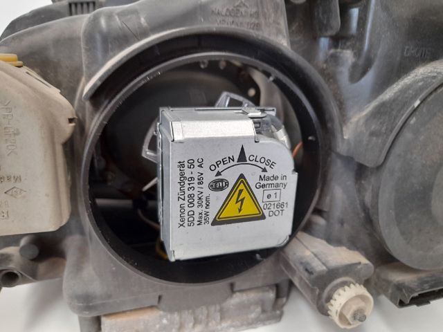 7701053980 RENAULT Faro derecho  disponible Vigo