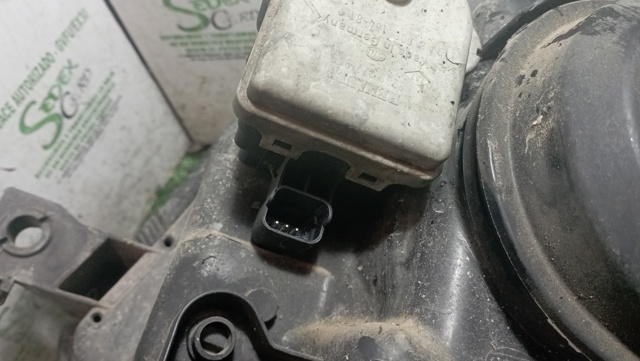 7701053980 RENAULT Faro derecho  disponible Alicante