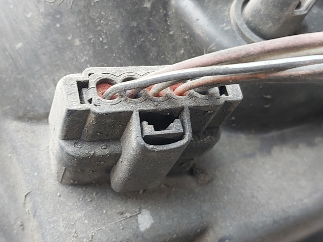 7701054063 RENAULT Faro derecho  comprar en Jaén
