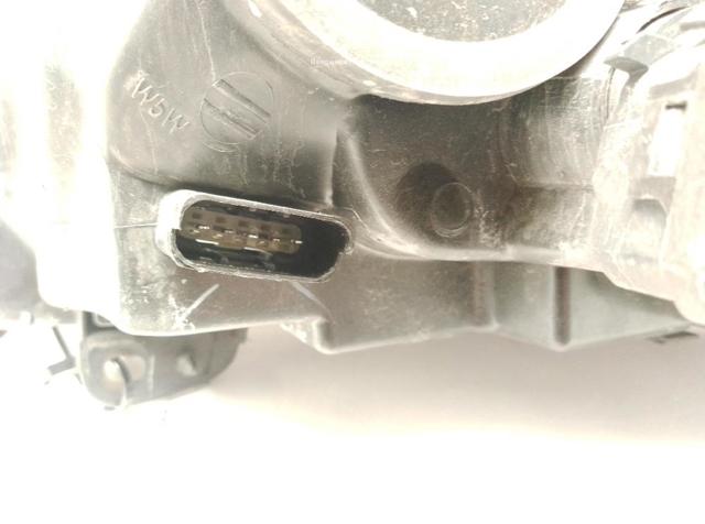 7701057658 Faro derecho  en stock Sabadell