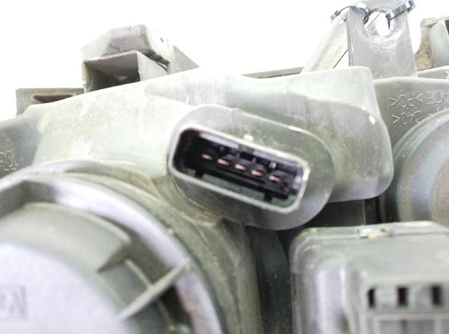 7701064017 RENAULT Faro derecho  disponible Ourense