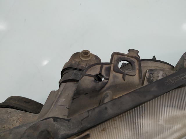7701064018 Faro izquierdo  disponible Málaga