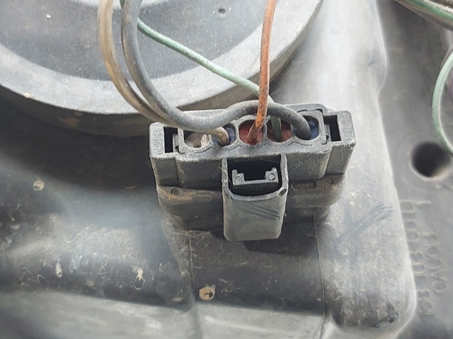 RENAULT 7701064132 Faro izquierdo  en stock Salamanca