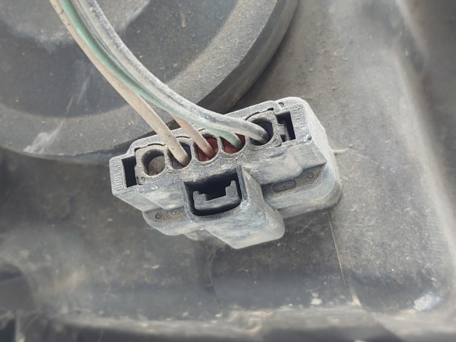7701064132 RENAULT Faro izquierdo comprar Bilbao