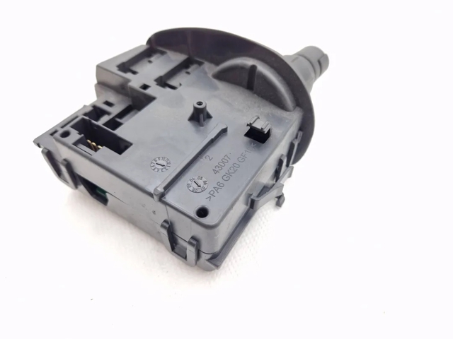 7701068115 RENAULT Conmutador derecho de la columna de dirección  en stock Gandía