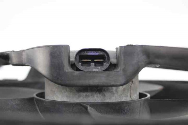 7701068310 RENAULT Ventilador eléctrico de refrigeración completo (motor y hélice)  disponible Alicante