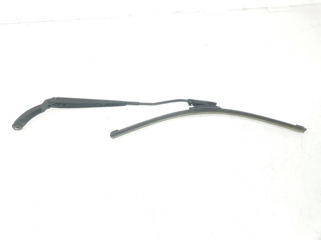 Brazo del limpiaparabrisas, delantero 7701071523 Renault (RVI)