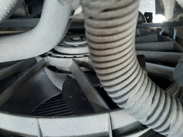 7701071862 RENAULT Ventilador eléctrico de refrigeración completo (motor y hélice)  disponible Ourense