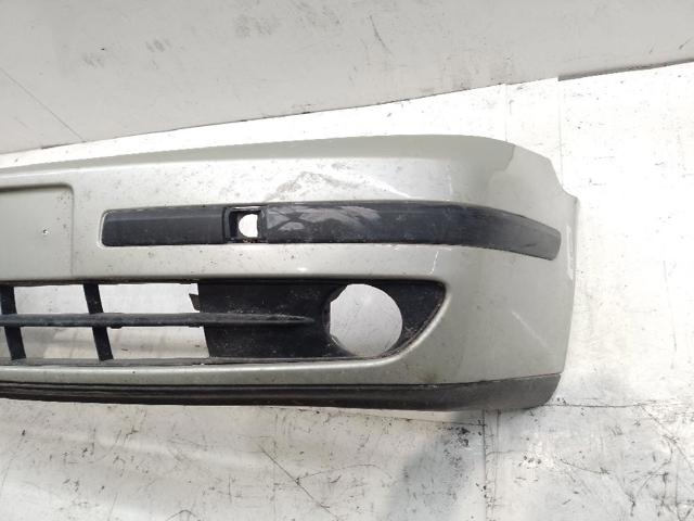 7701206433 RENAULT Parachoques delantero  disponible Vigo