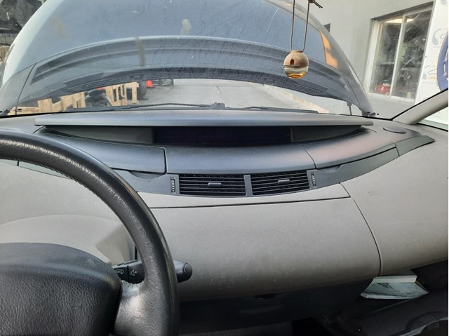 Panel frontal interior salpicadero 7701207590 Renault (RVI)